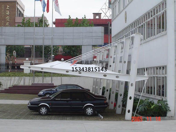 洛南<font color='red'>膜結(jié)構(gòu)停車棚</font>設(shè)計(jì)施工安裝